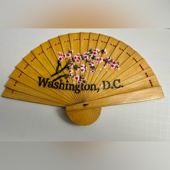 Wooden Washington DC Fan - Picture 1 of 5